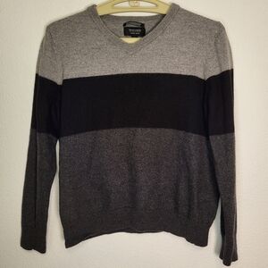 Nordstrom 100% Extra Fine Merino Wool V-neck sweater size Large